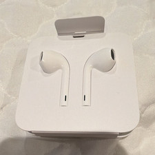 Apple EarPods Wired In-Ear Earbuds White, Lightning Connector, On-Cable Mic