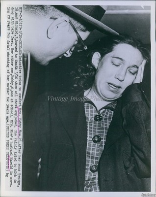 1953 Detective Comforts Mrs Betty Moe After Tragic Loss Wirephoto 7x9