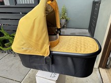 UPPAbaby Bassinet 2015 Maya Gold - very rarely used
