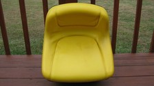 JOHN DEERE LAWN TRACTOR SEAT WITH SUPPORT BASE AND SEAT SAFETY SWITCH PLUG