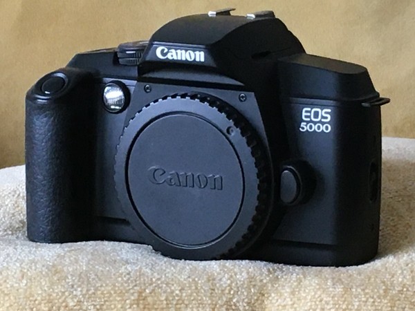 CANON EOS 5000