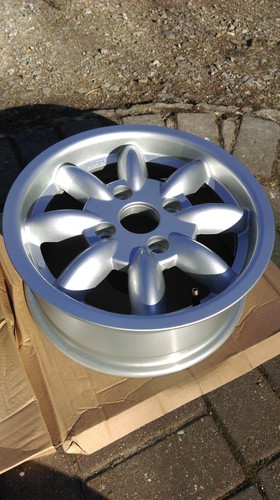 MGB Minilite Minator 14"x5.5J Alloy Wheels - Picture 6 of 9