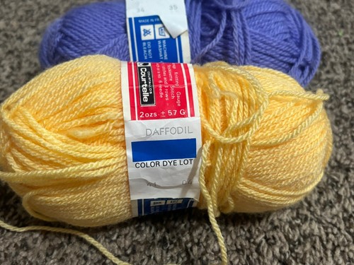 Vintage Le Chat 100% Acrylic Yarn Lot Of 2 Lavender Daffodil - Picture 5 of 5