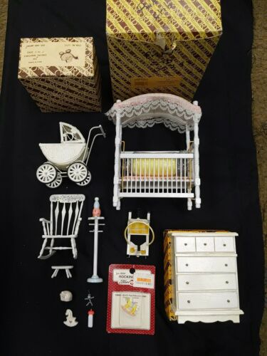 Vintage Concord Nursery Dollhouse Furniture And Accessories - Afbeelding 1 van 3