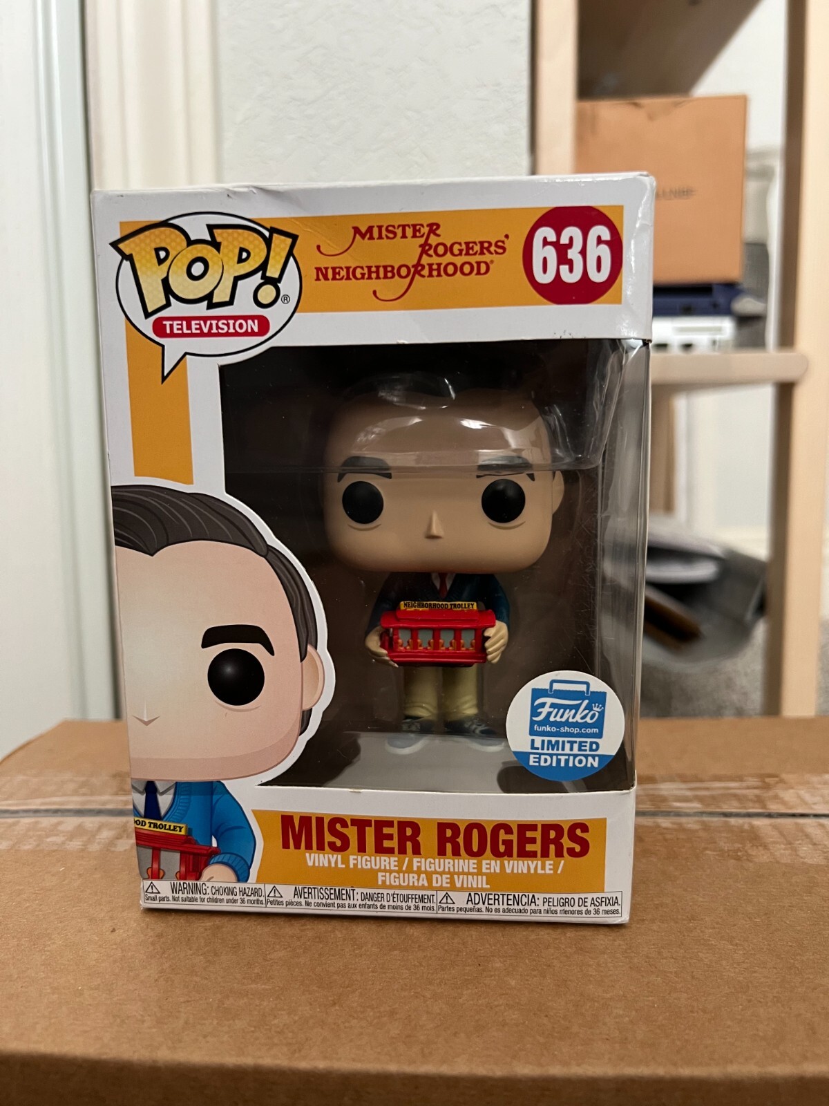 Funko Pop! Suéter Azul Exclusivo Funko Mr. Rogers' Neighborhood Mr. Rogers #636