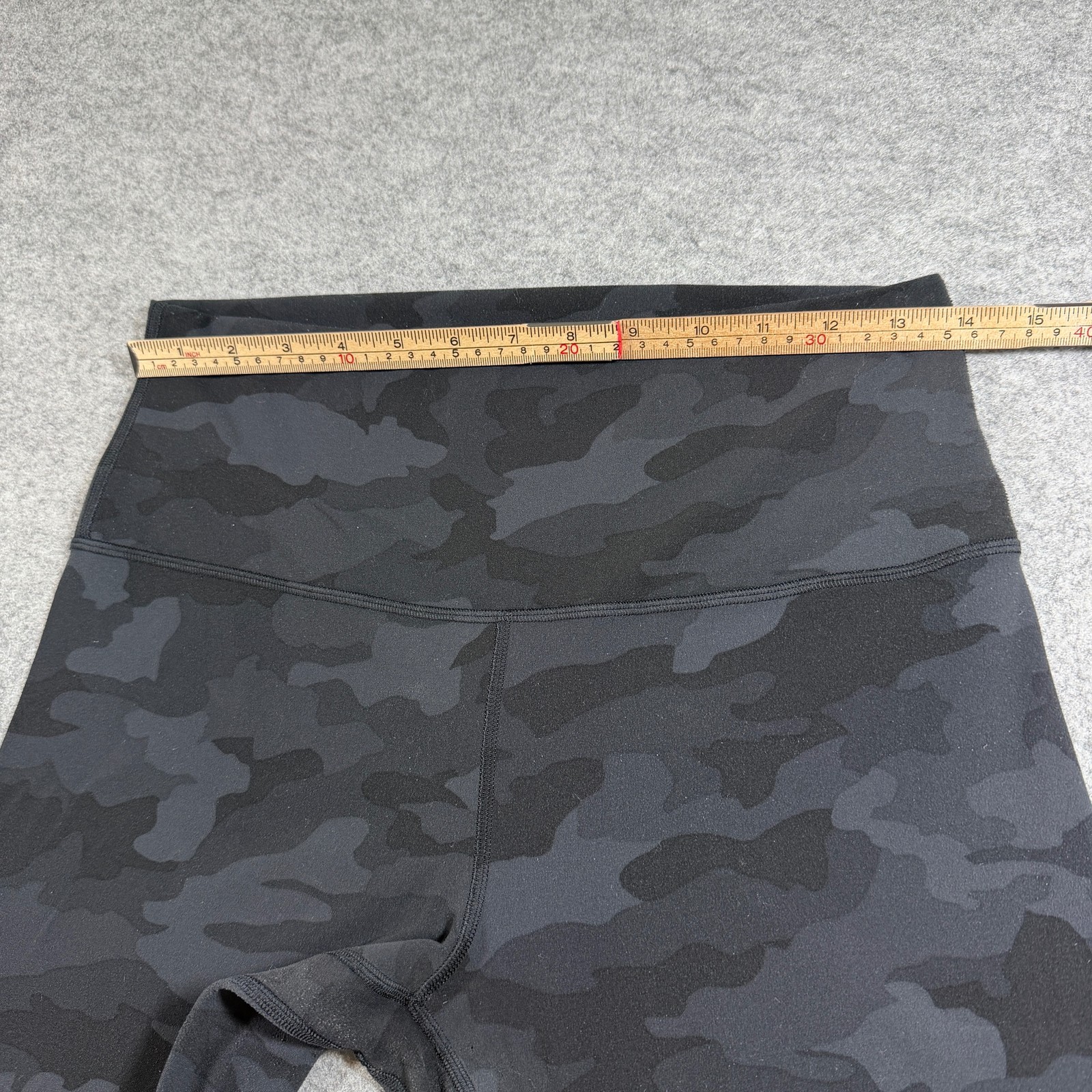 Lululemon Leggings Womens 6 Black Camo High Rise Cropped Capri Compression Gym thumbnail 6