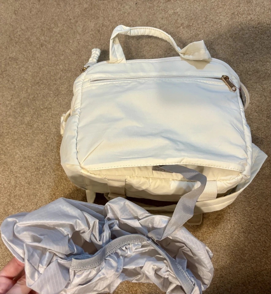 BAGSMART Portable Small Camera Sling Bag - NEW - Image 2 of 4