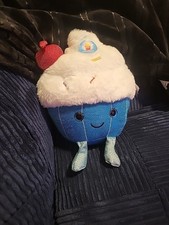 FAO Schwarz Snack Shop Cupcake Plush Toy New with Tag 12"