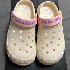 Girls clogs size 6No box need cleaning