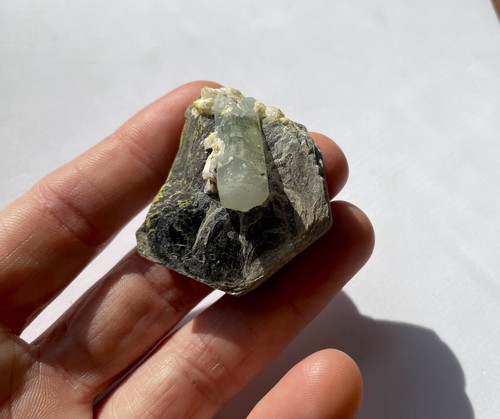 173 Ct Terminated Aquamarine With Muscovite Mica Specimen Shigar - Picture 10 of 13