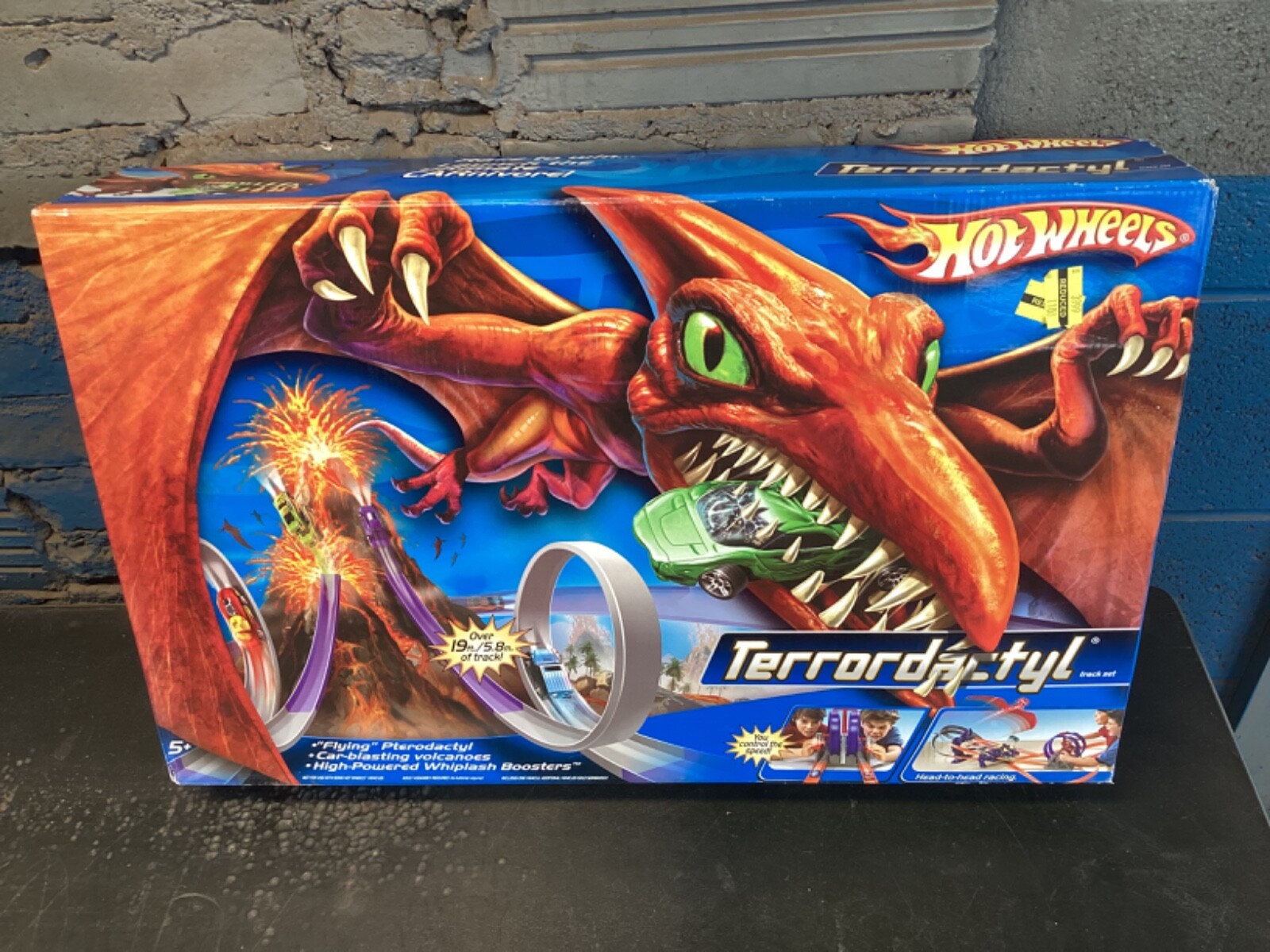 RARE NEW UNOPENED SEALED PKG HOT WHEELS 2006 TERRORDACTYL TRACK SET W/ 1 CAR