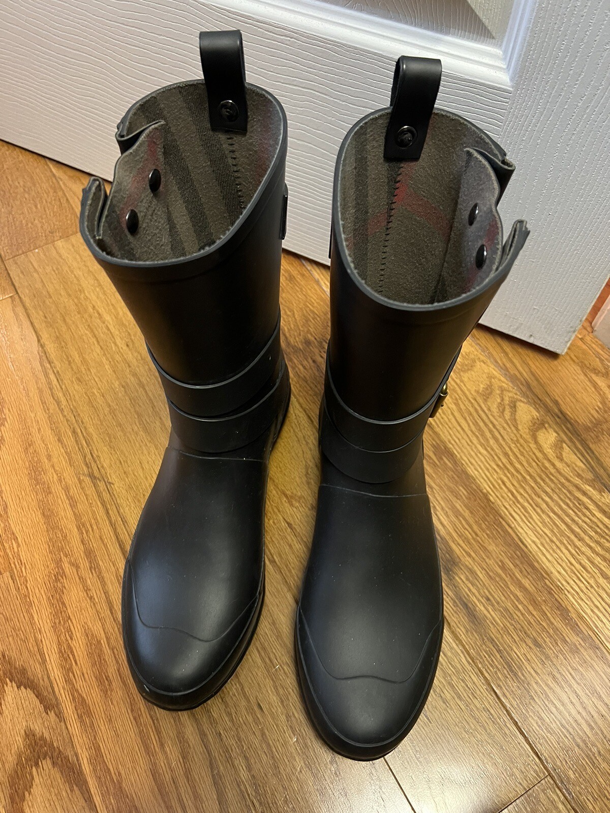 Burberry women's waterproof rain boots for stylish comfort-image
