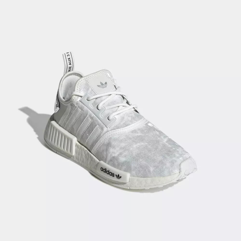 Кроссовки Adidas NMD_R1 Crystal White серебристого цвета в стиле ретро GW5681, женский размер