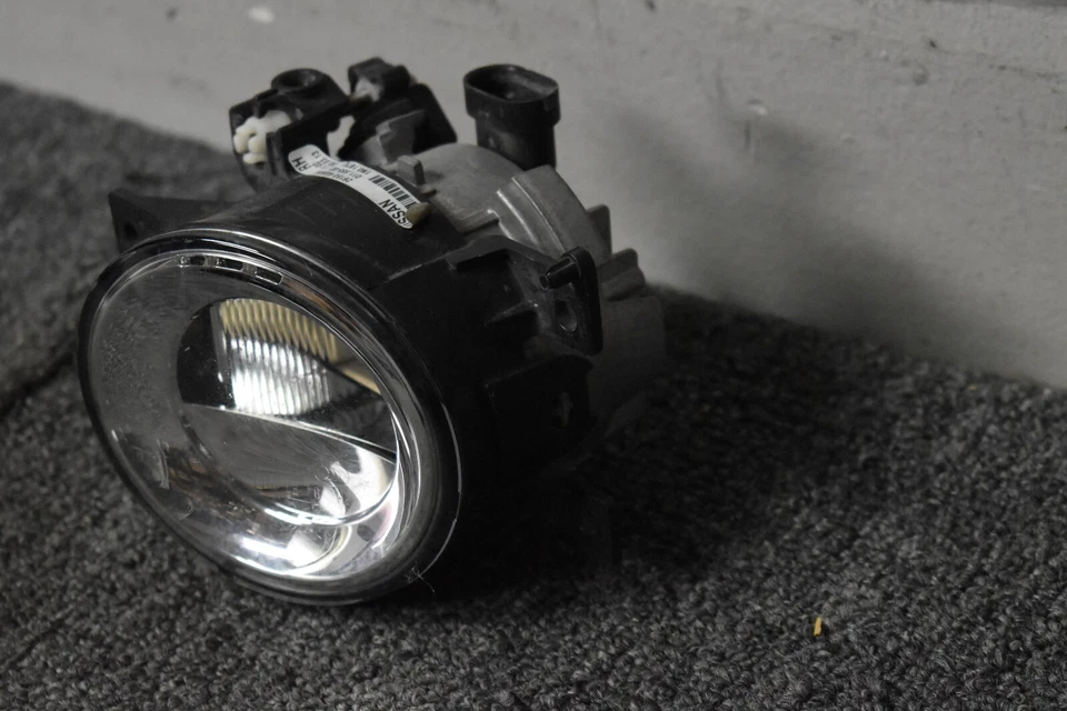 Faro antiniebla Infiniti QX80 2014-2017 LADO DERECHO FÁBRICA OEM Foto 2 de 4