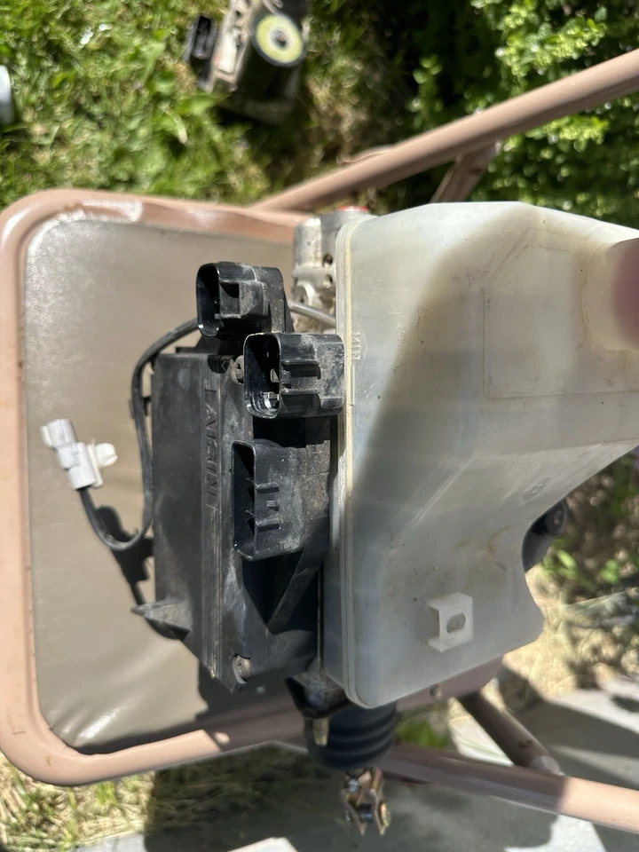 2001 2002 Mitsubishi Montero Sport Limited ABS Brake Pump System Antilock - Image 4 of 4