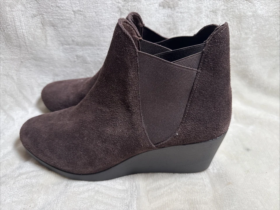 CROCS "Leigh" Size 9 Women's Brown Leather Wedge Heel Chelsea Boot - image 2 of 4