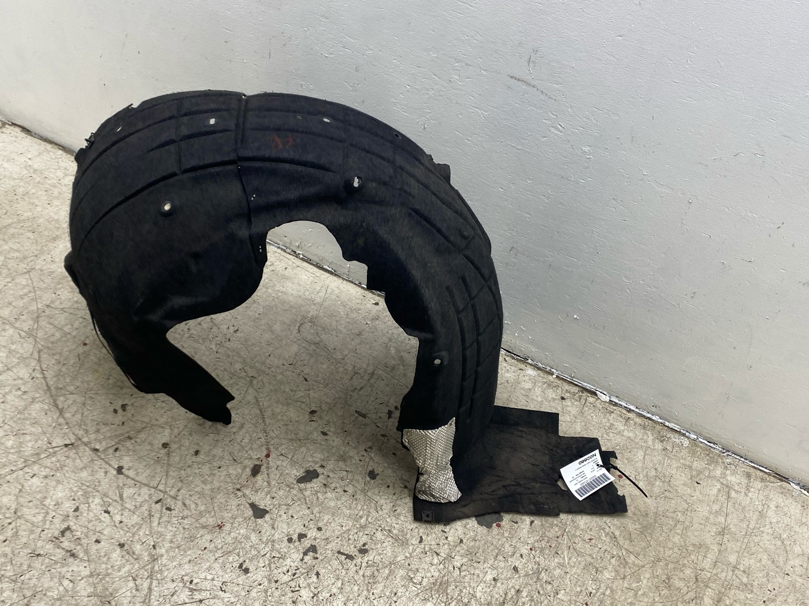 2019-2023 ASTON MARTIN VANTAGE OEM FRONT RIGHT INNER FENDER LINER COVER *HOLE*