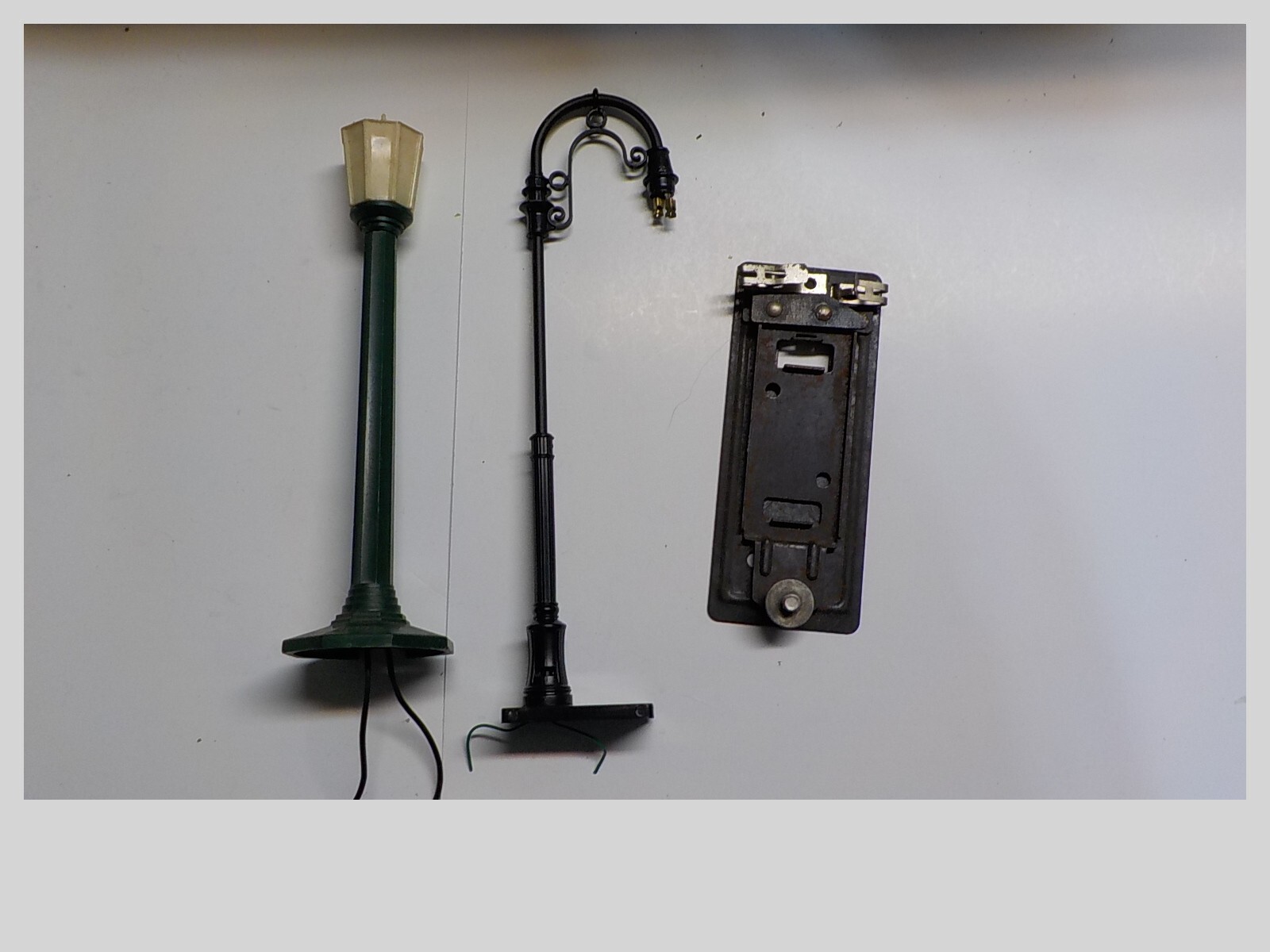 Lionel O Scale Lot 3 Accessories Gooseneck Lamp Pole 145C Conrail Parts