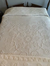 Vintage Bates "George Washington Choice" White Hobnail Chenille Double/Queen