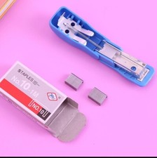 Sortiment 1 Set Mini Hefter Set Bürobedarf Zubehör für Kinder Schüler