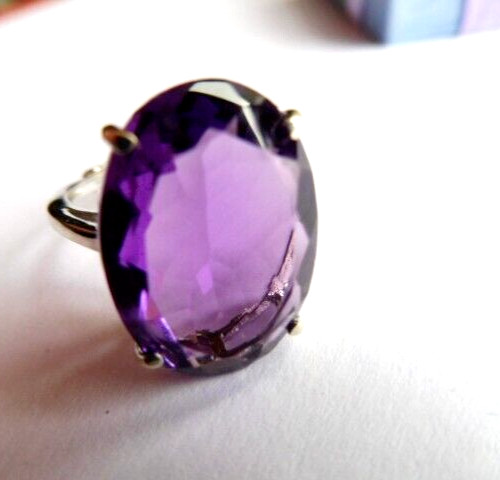 Bague améthyste violette ajustable en argent pour vos soirées habillées