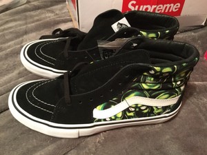 skull vans supreme