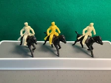VINTAGE REL DAVY CROCKETT MOUNTED PLASTIC FIGURES