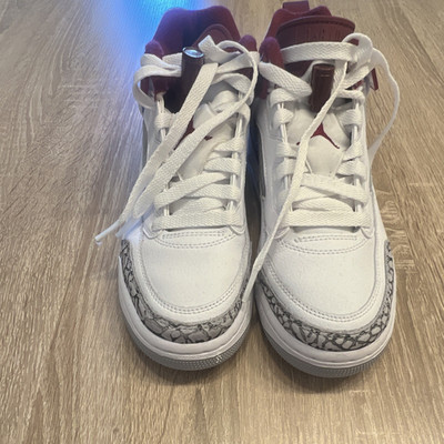 Air Jordan 3 Retro Sneaker Low Top Schnürung Weiß/Rot/Grau EU 37,5