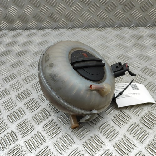 VOLKSWAGEN PASSAT Variant B8 3G Ausgleichsbehälter 5Q0121407G 2.0 Diesel 110 kW