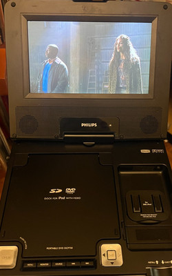 Philips DCP750 Portable DVD Player