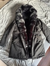 Schwarze Winterjacke In Größe M Mit Großem...