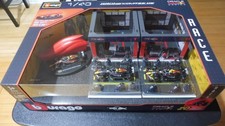 Burago 1/43 Oracle Red Bull Racing Formula One F1 Course Pit Crew Diecast Car GP