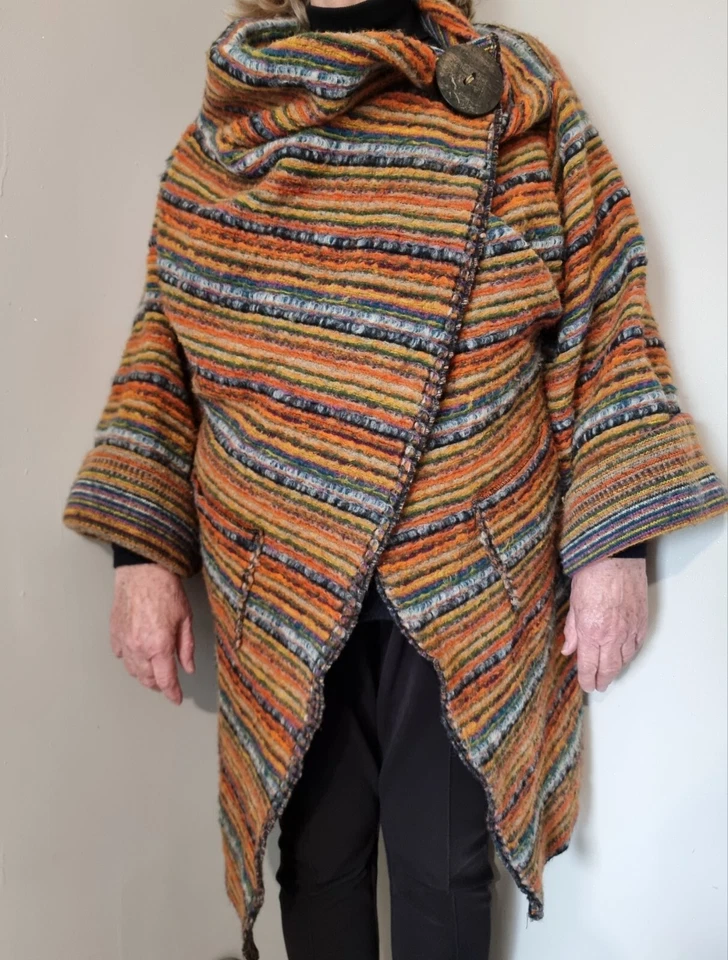 MANTEAU ET SON ECHARPE ASSORTIE MULTICOLORE ASPECT LAINE BOUTON - Photo 2/4