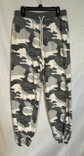 Wild Fable Women's Pants Casual Green Camoflauge Sweatpants Size S