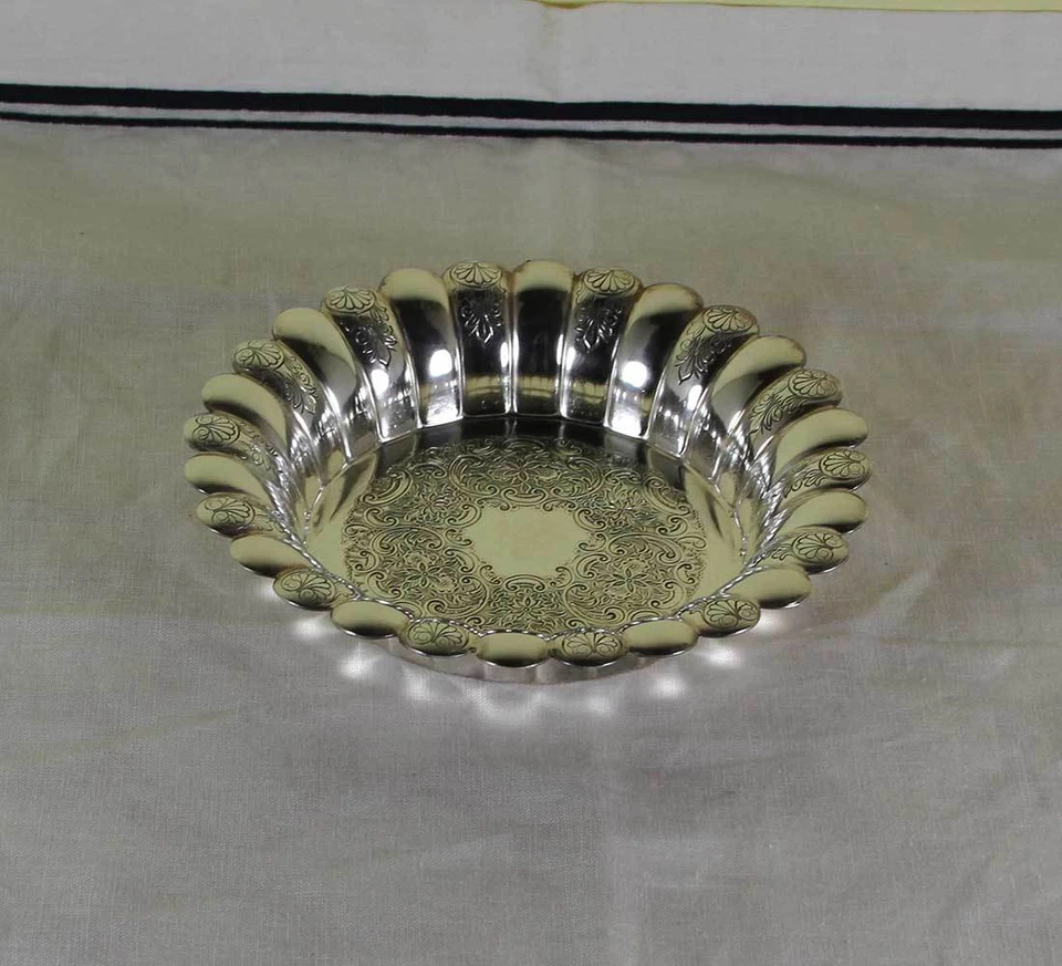 Montaña rusa de vino estriada y en relieve Foto 2 de 4