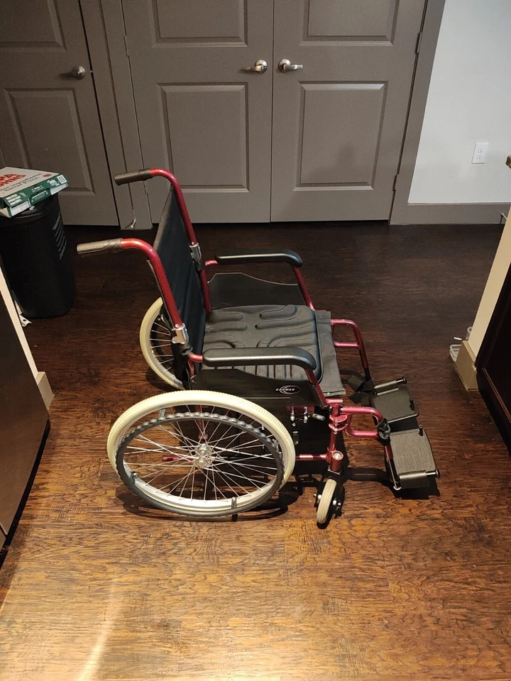 Karman LT-980-BD-E 18 pulgadas Silla de ruedas ultraligera con asiento de 24 libras con... Foto 3 de 4