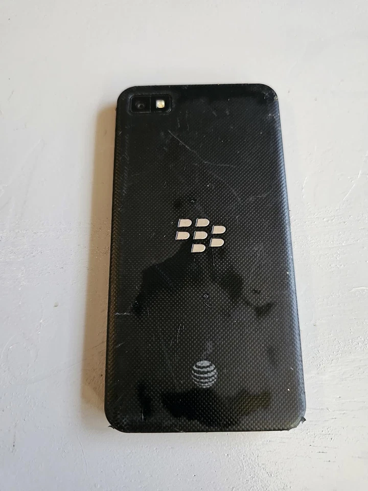 BlackBerry Z10 AT&T Smartphone Black Powers On Clean Screen - Image 3 of 4