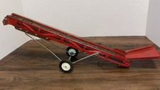 Elevador de heno rojo vintage Erlt escala 1/16 IH McCormick acero prensado años 70