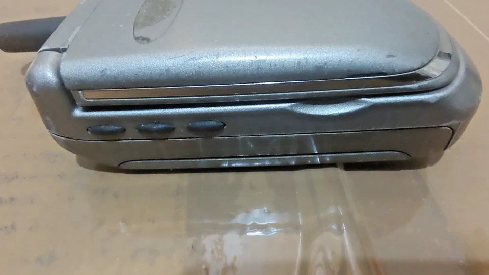 Motorola Argento v50 Vintage NON TESTATO! - Immagine 4 di 4