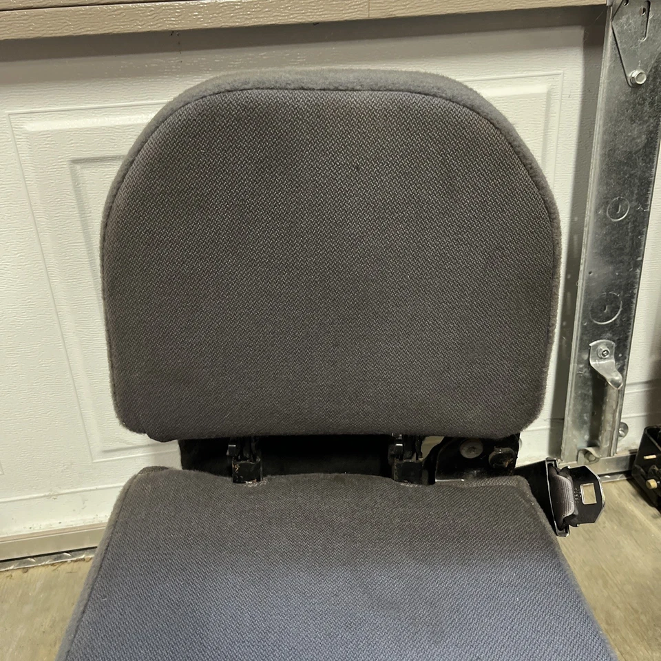 Asientos traseros Ford Ranger 1998-2001 cabina EXT gris OEM y molduras y desgaste duro Foto 3 de 4