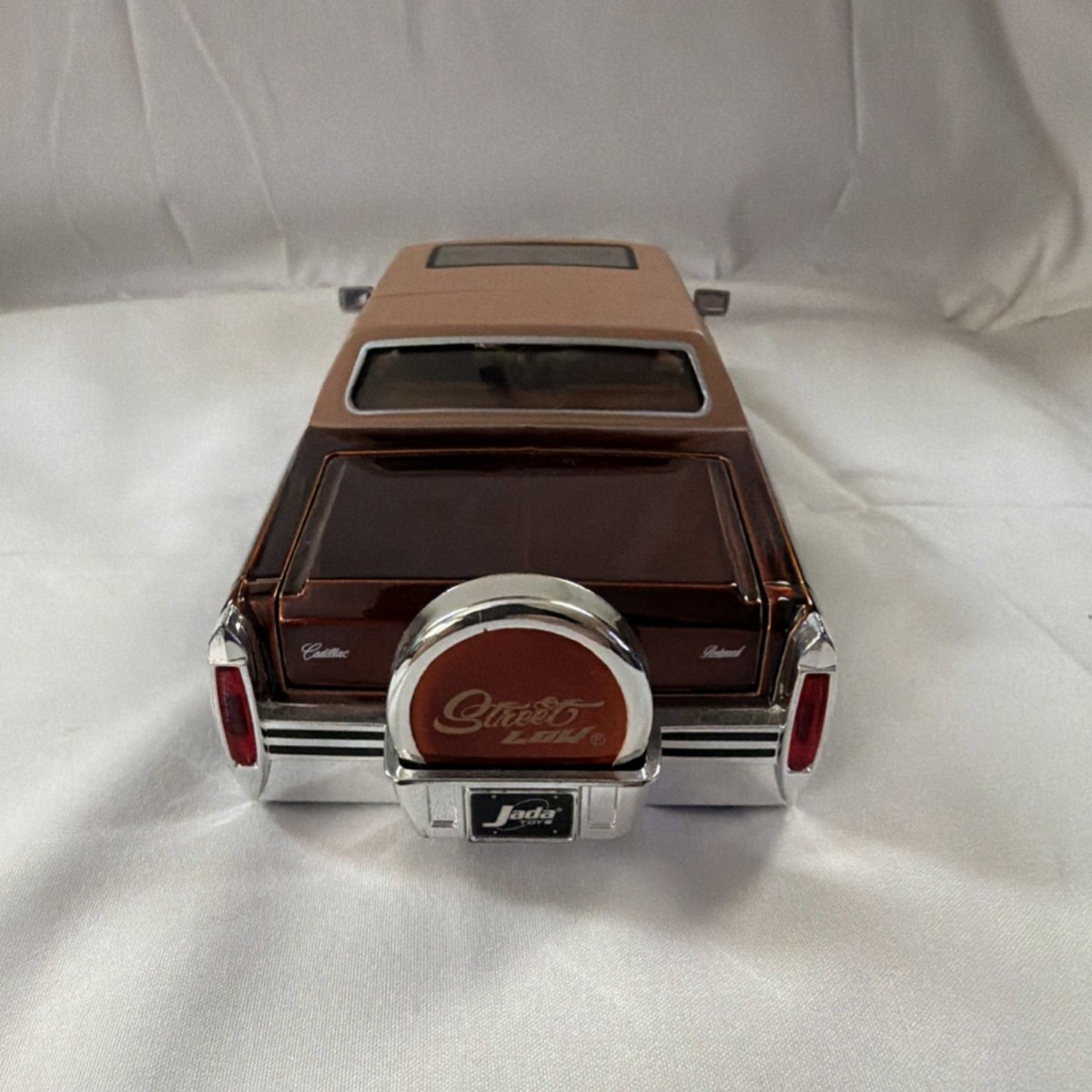 jadatoys キャデラックブロアム85年　ローライダー Jada Toys Street Low 1985 Cadillac Brougham Lowrider Diecast 1/24