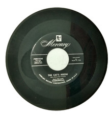 Jerry Murad's Harmonicats – The Cat's Meow / When My Baby Smiles At Me - 45 RPM