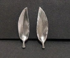 Unique Vintage signed STUART NYE 925 Sterling Silver Etched Leaf Design Earrings