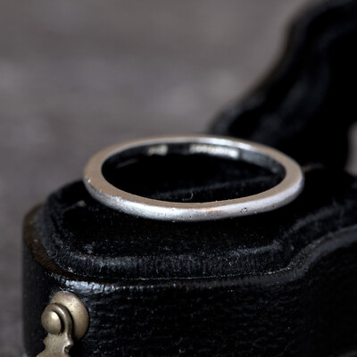 ANTIQUE ART DECO ENGLISH PLATINUM WEDDING BAND RING