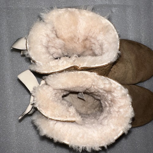 Brown ugg boots size 8 - Picture 5 of 6