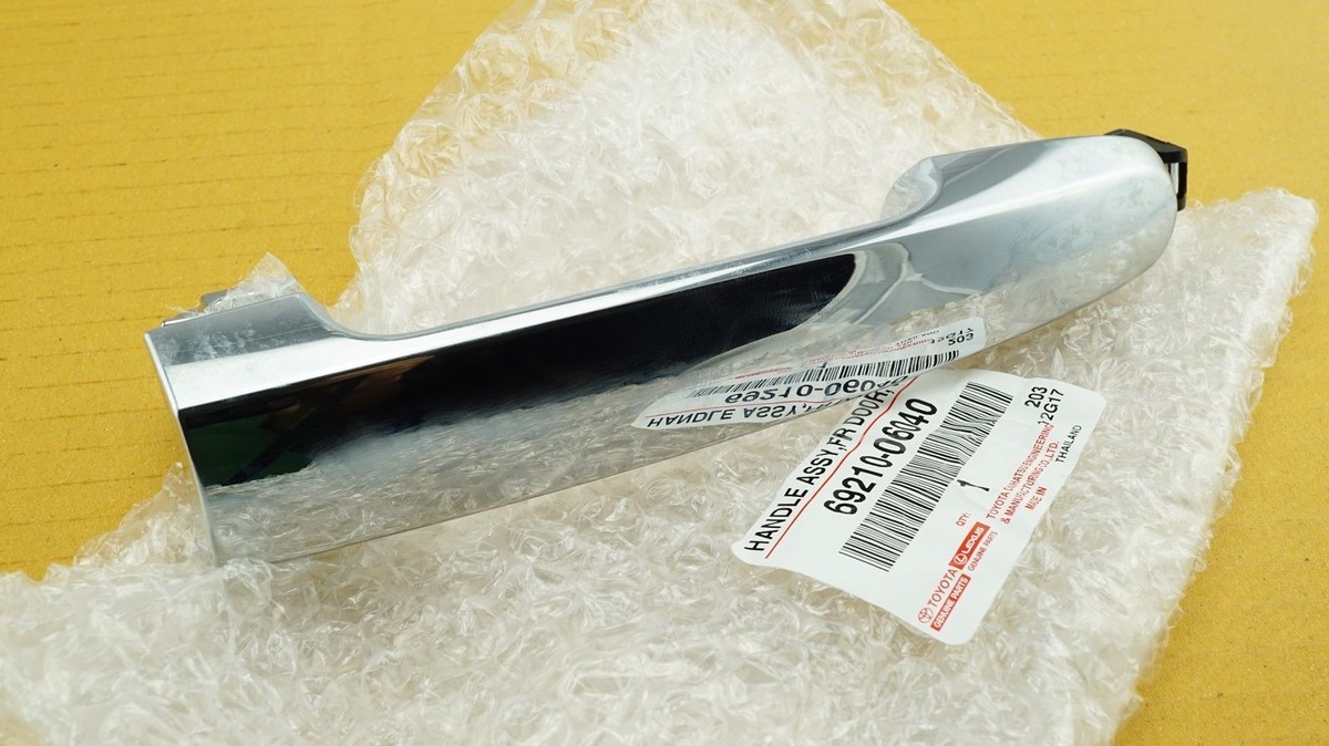 TOYOTA HILUX FORTUNER 2009-14 GENUINE CHROME DOOR HANDLE 69210