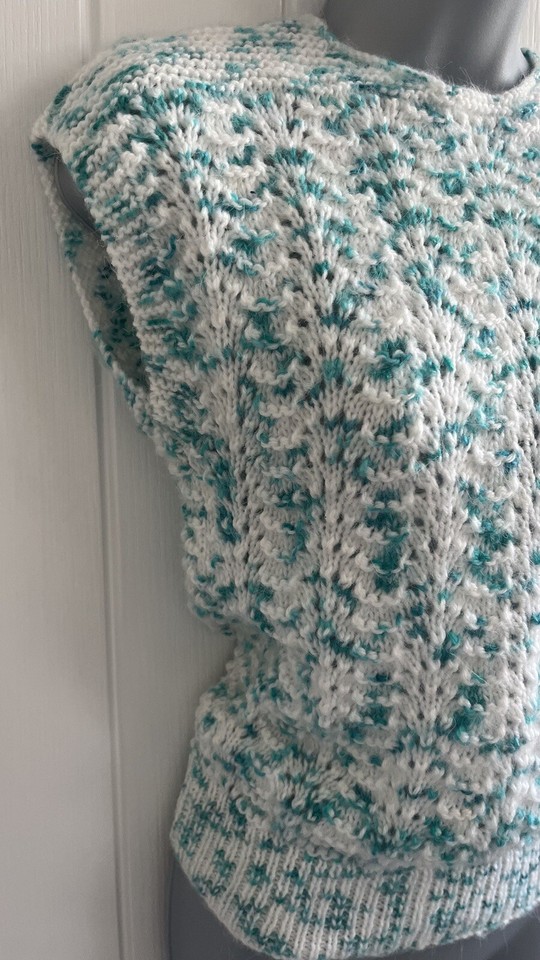 Ladies White & Green Hand knit Sleeveless Jumper Top Size XS 32” Bust