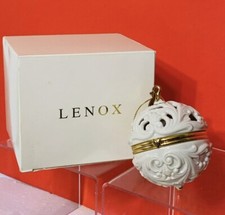 Lenox For The Holidays Cream And Gold Round Trinket Box Ornament