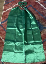 Zielona peleryna i maska superbohatera - noszona raz