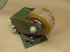 LOT OF 2 FOOT MASTER G-DOK IND LEVELING CASTER WHEELS